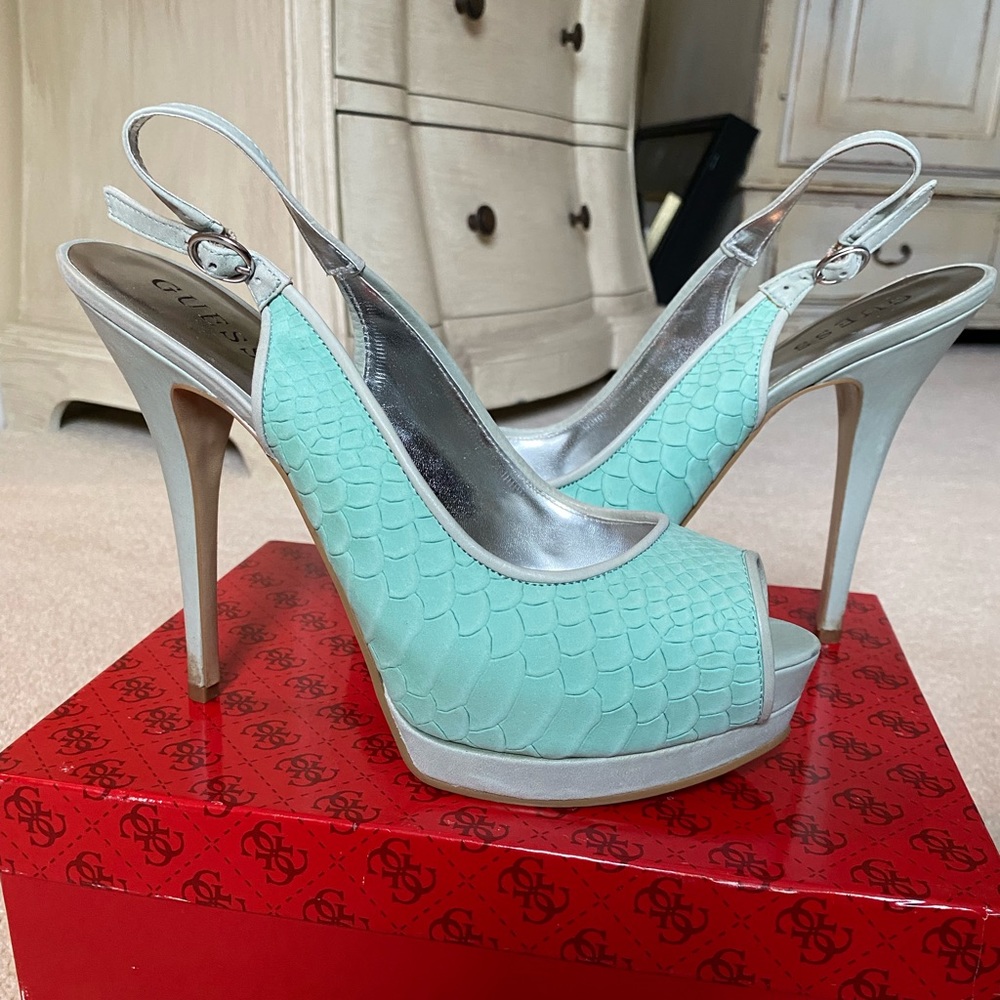 Light Blue / Mint Green Leather Guess Pumps